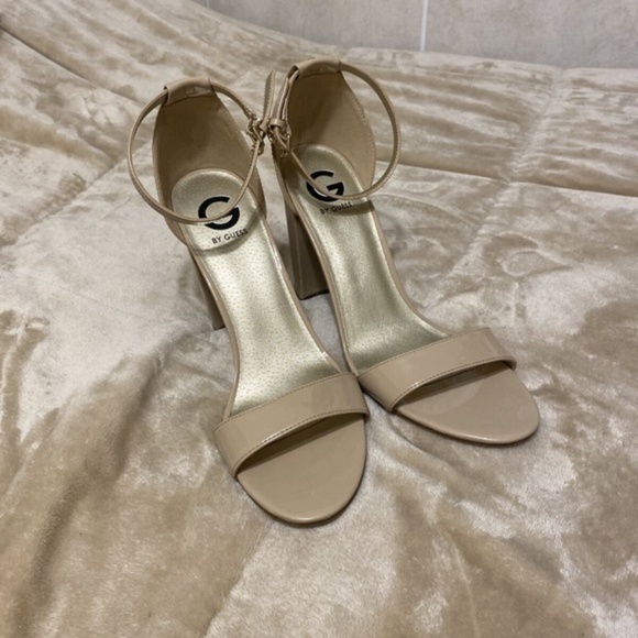 G by Guess "Shantel" Size 10M Solid Beige Open-Toe Casual Ankle Strap Sandals - Picture 1 of 6